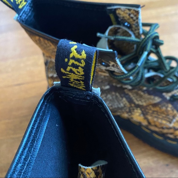 RARE Vintage Dr. Martens Snake Print Boots - Picture 10 of 13